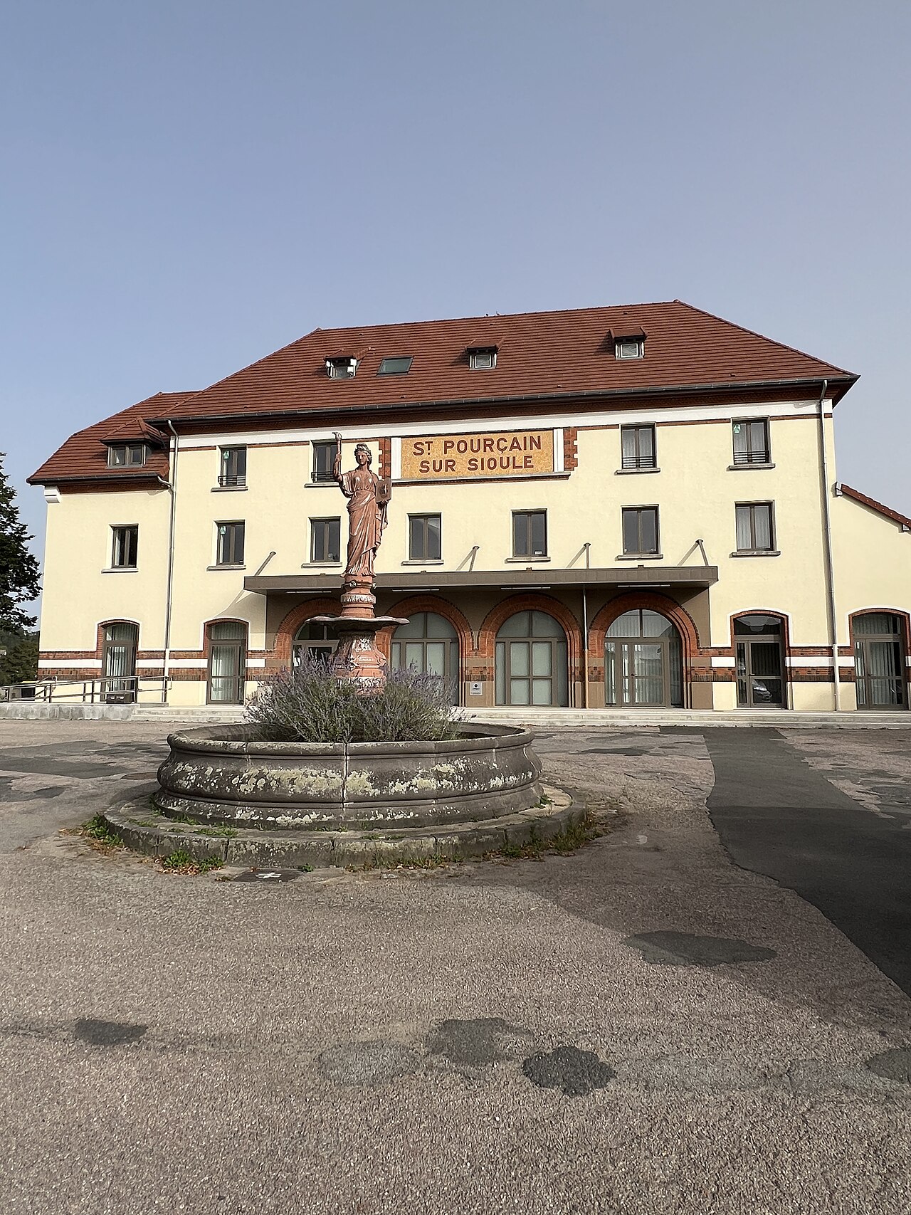 GareDeSaint-Pourçain-sur-SiouleSEP2023 01