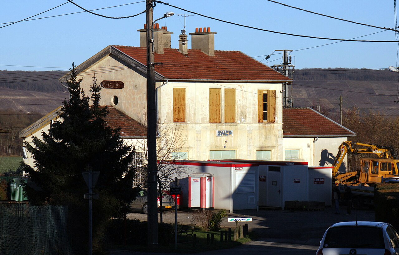 Gare de Mézy-Moulins - Place