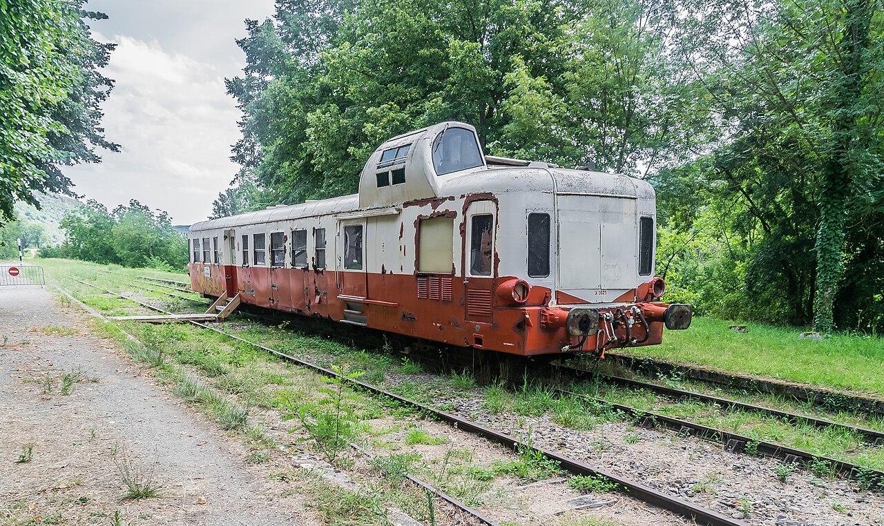 Closed railway station of Cajarc 03