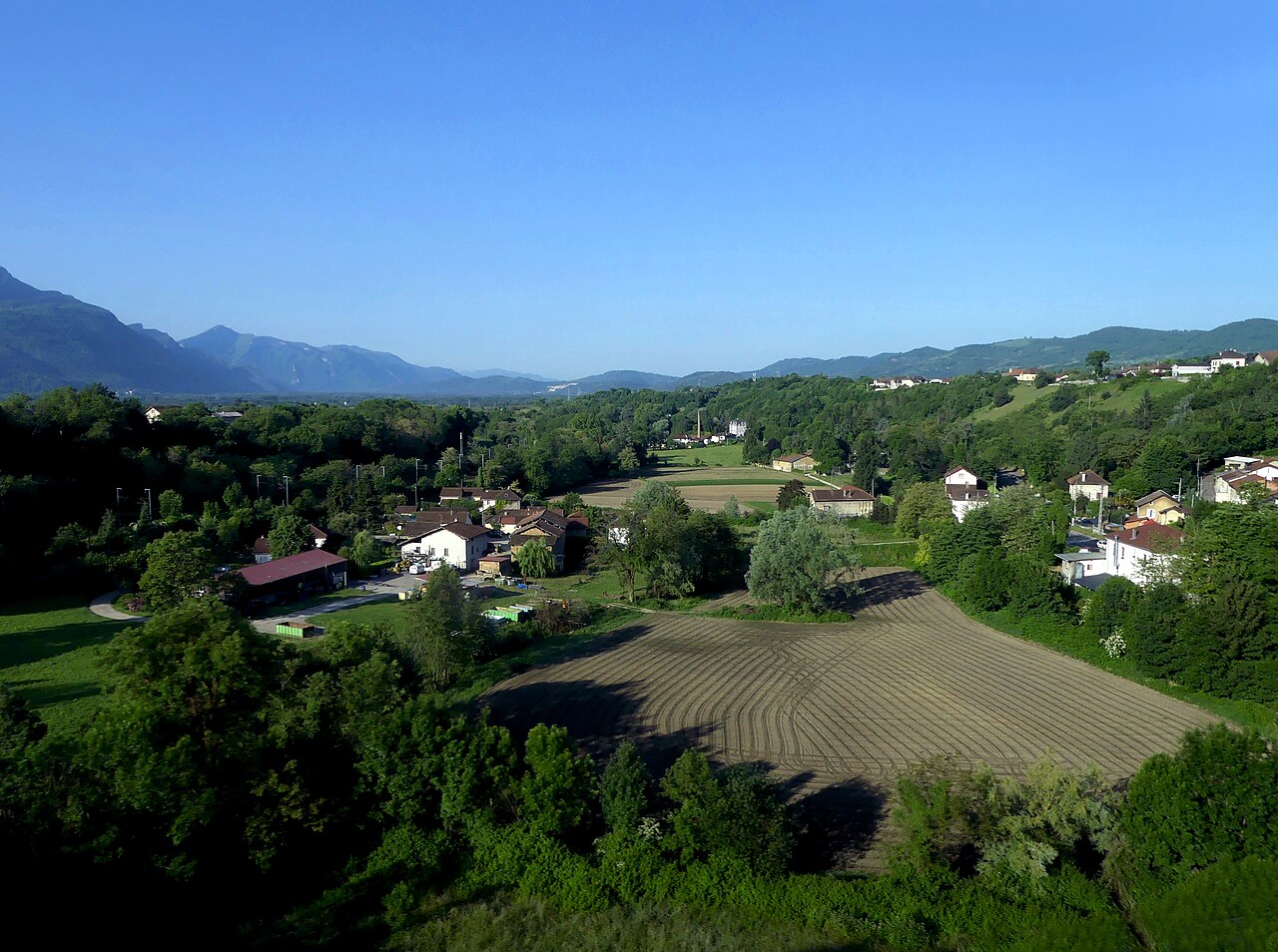 Hameau du Saix depuis Viaduc de la Morge au matin (mai 2025) 2