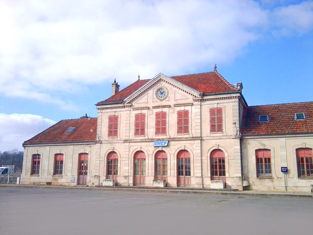 Gare de Châtillon-sur-Seine côté place