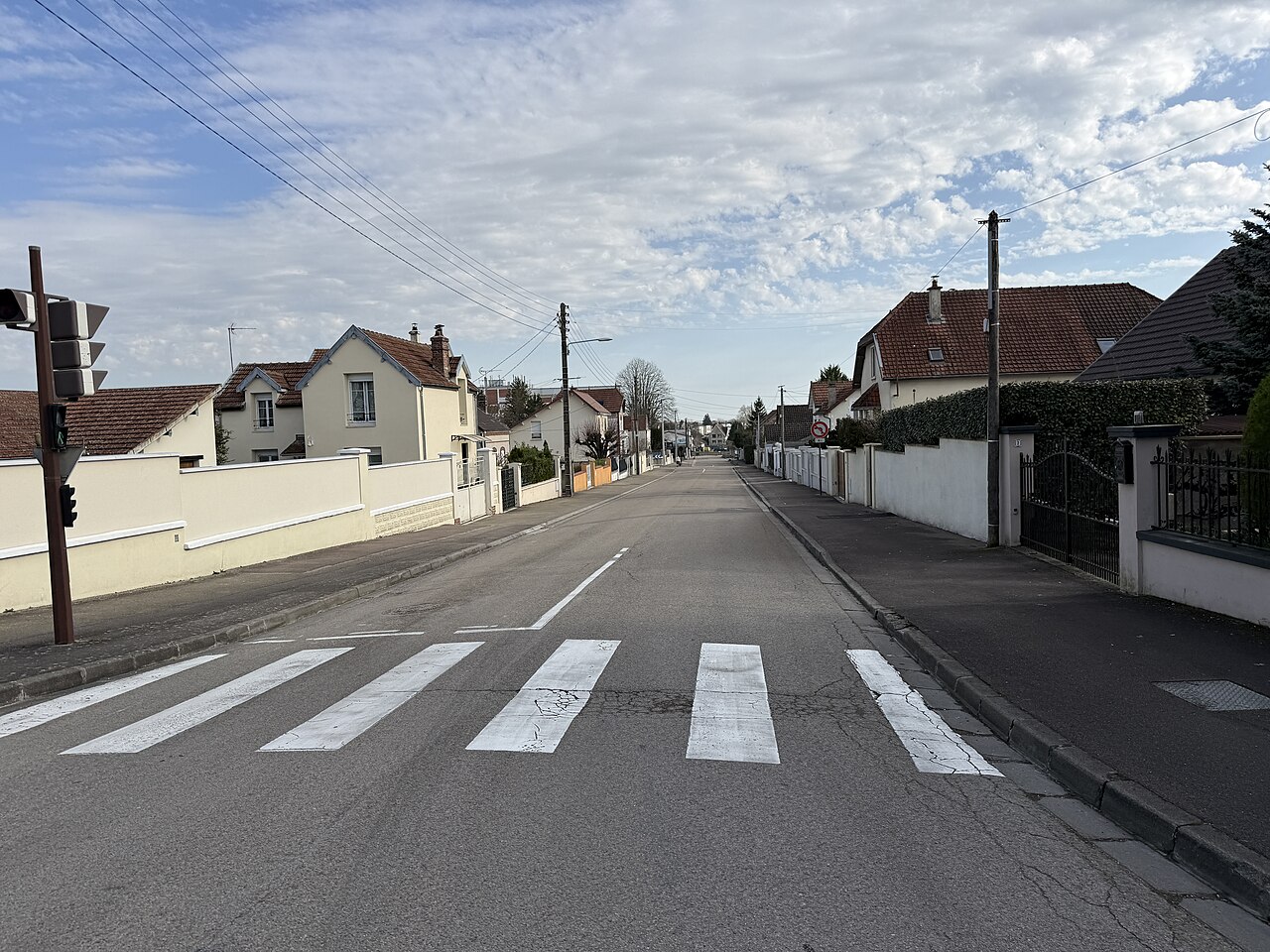 Avenue Gare - Saint-Julien-les-Villas (FR10) - 2026-02-27 - 1