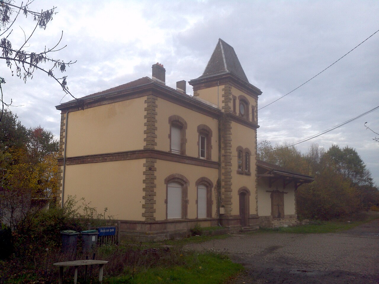 Bahnhof Ébersviller Straßenseite