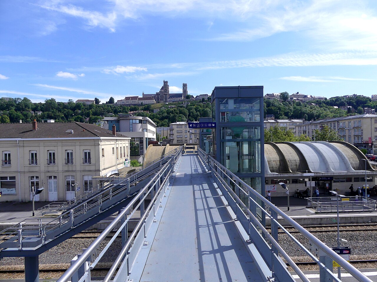 Passerelle Gare de Laon côté ville (juillet 2024)