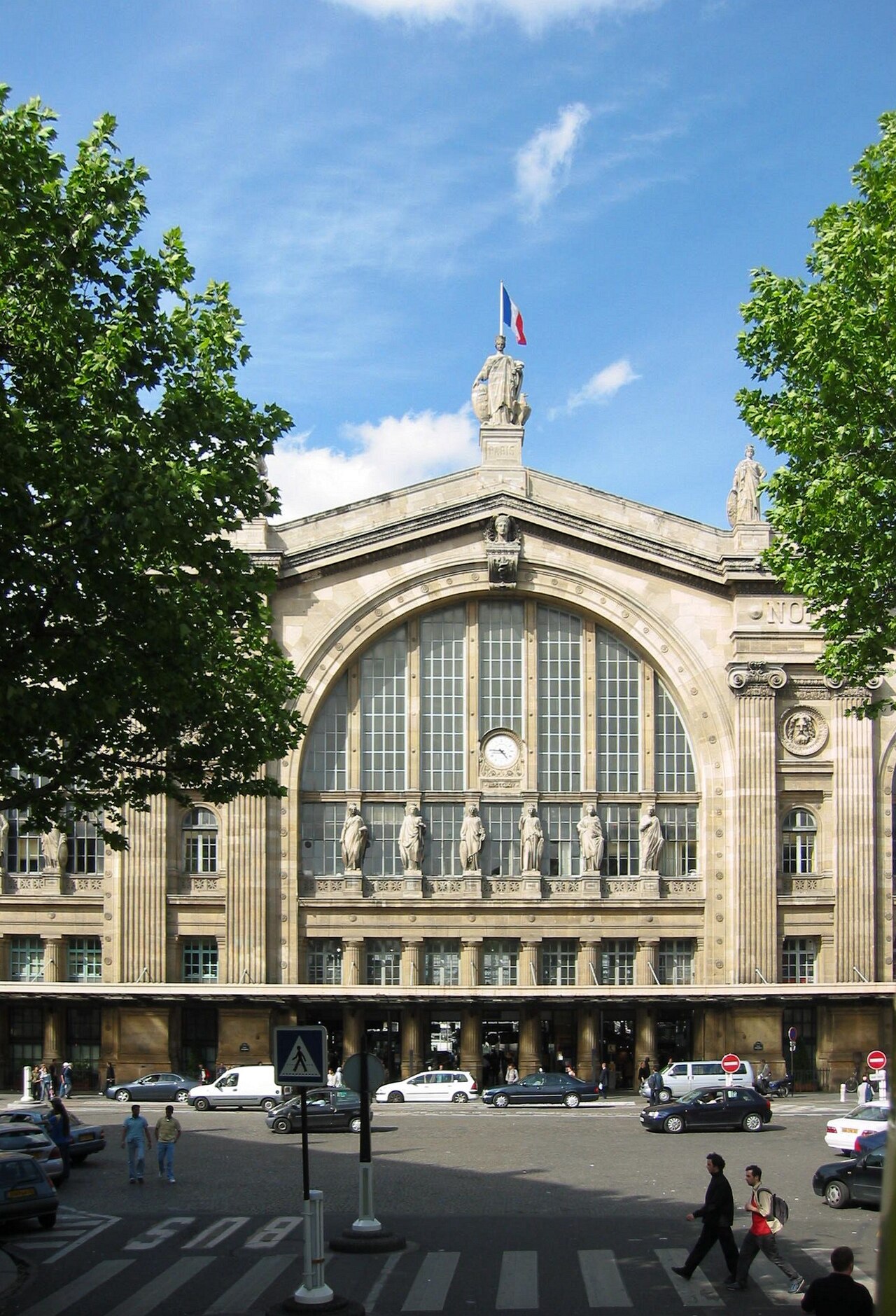 Gare du Nord front