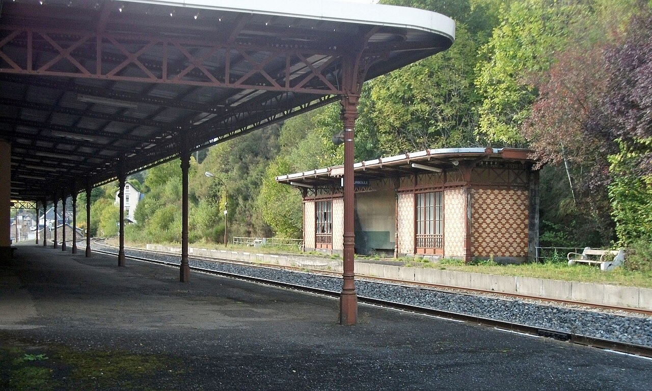 Gare La Bourboule voies et abri