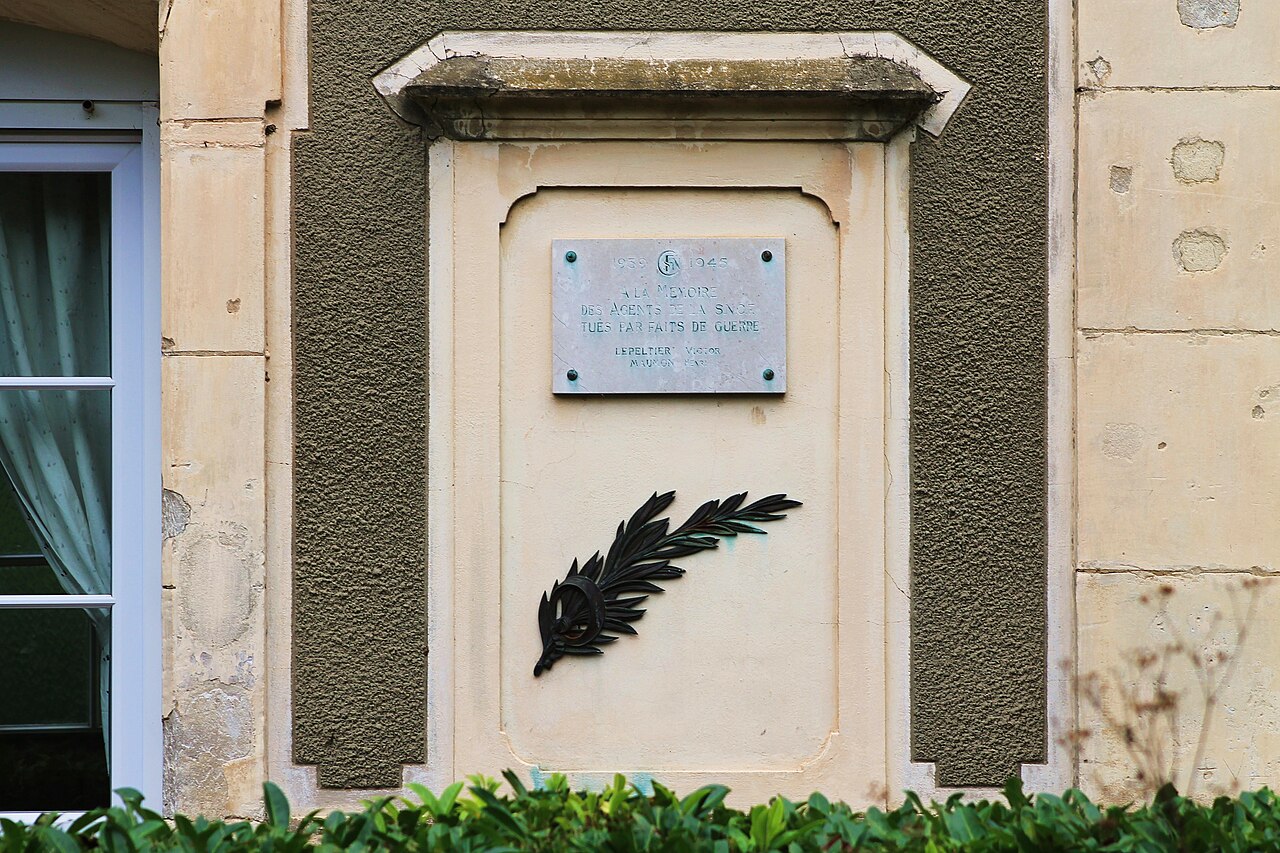 Feuguerolles-Bully gare plaque