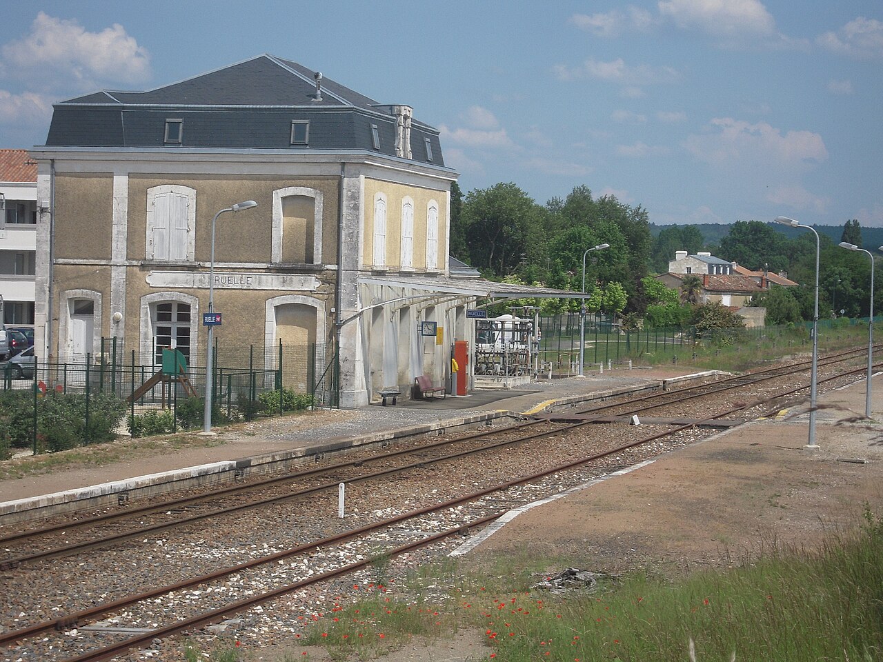 GARE DE RUELLE SUR TOUVRE (7341149584)