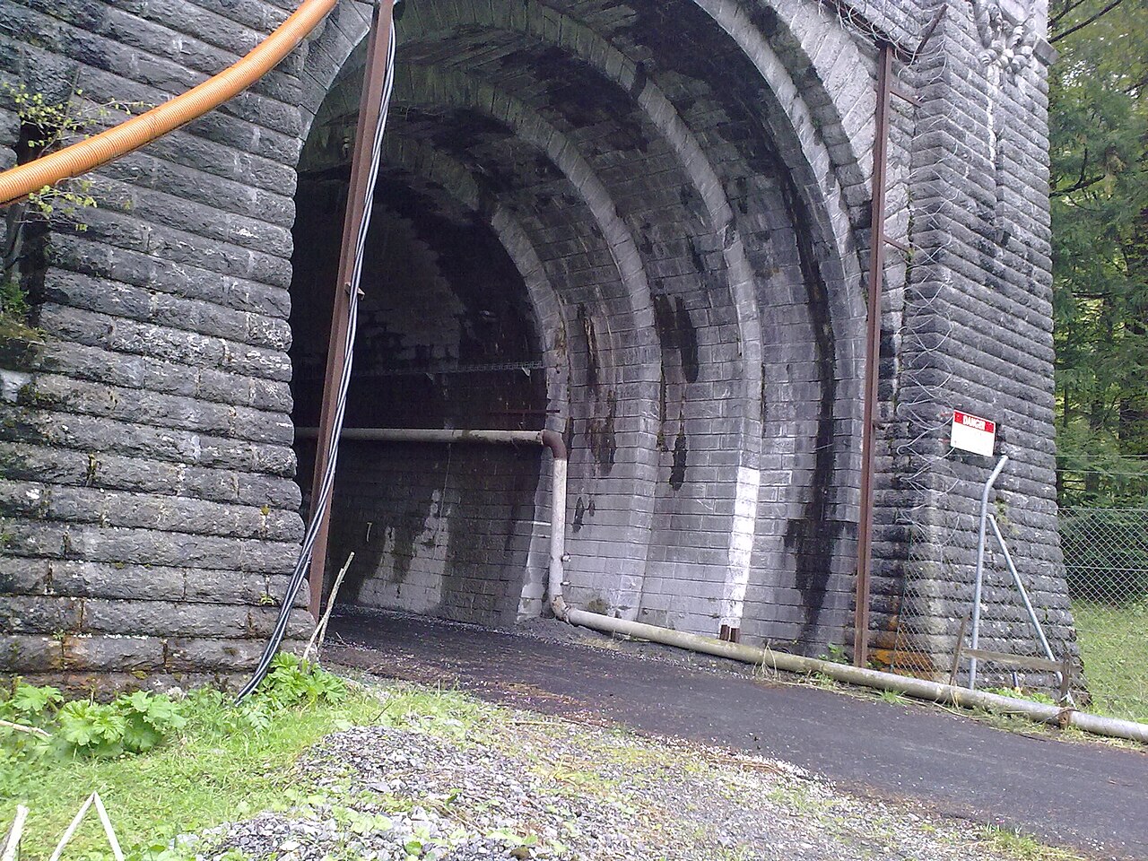 Entrée côté francais du tunnel ferroviaire du Somport vue 2