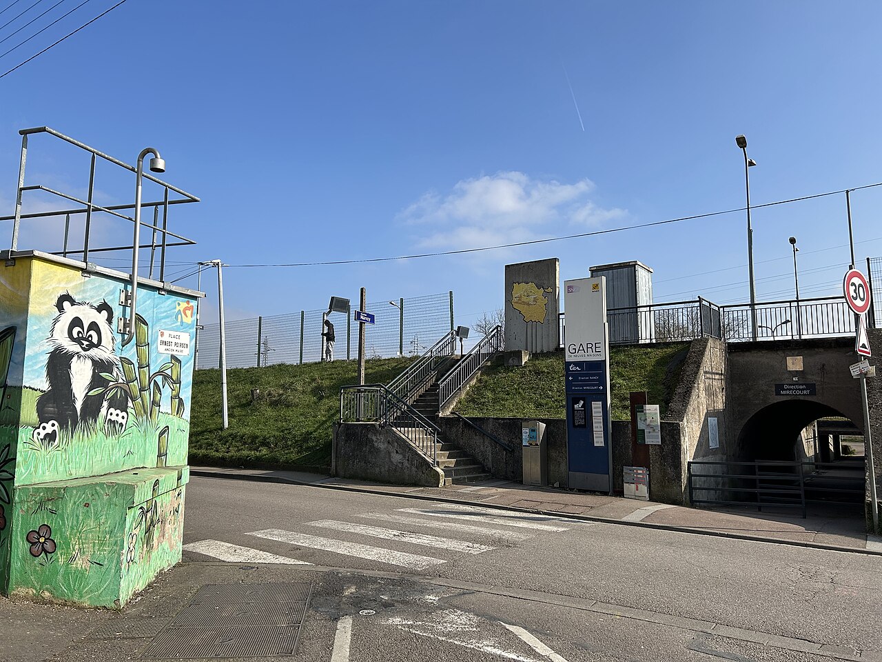 Neuves-Maisons - l'accès de la gare
